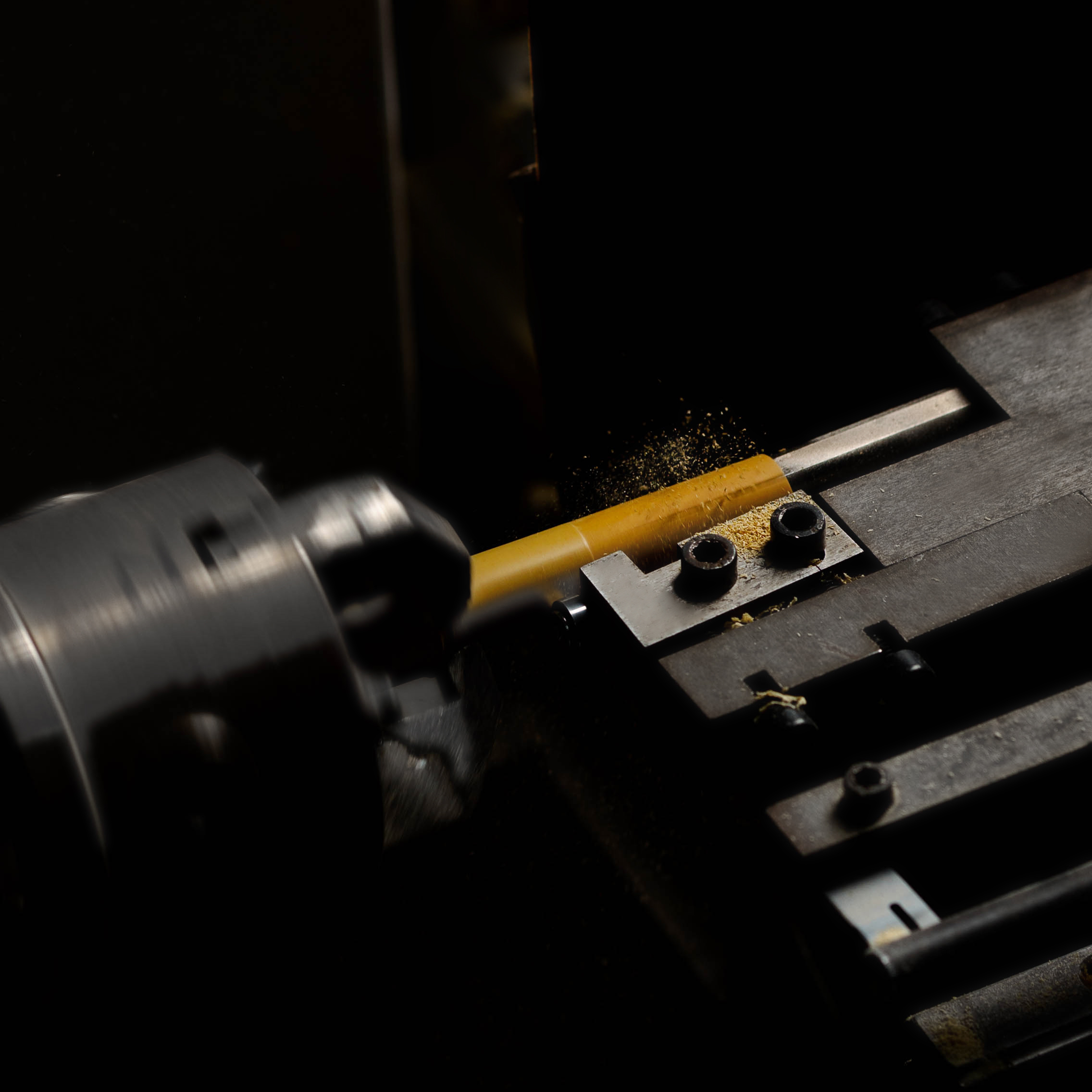 ① Grobbearbeitung des Bambusmaterials
